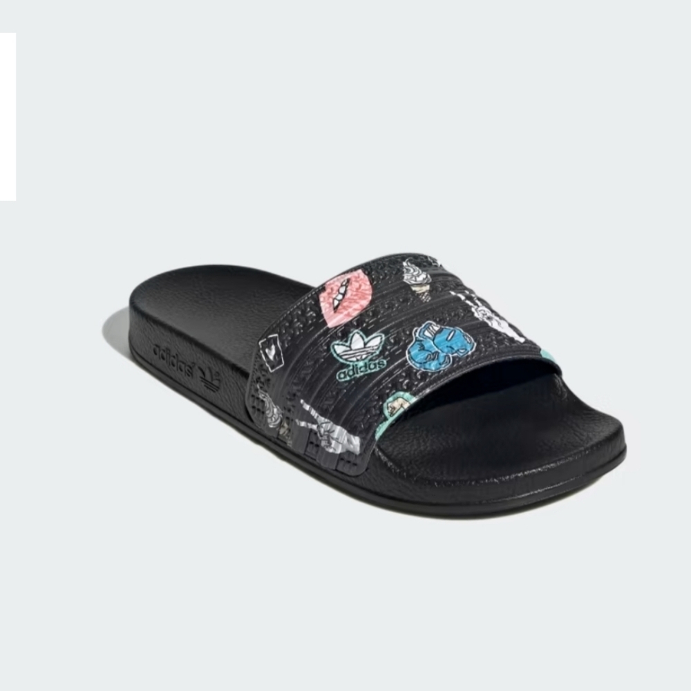 ADIDAS ADILETTE J SLIDES size 6 - Picture 2 of 11